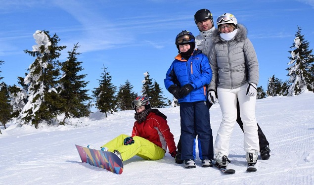 Rodina na zájezdě CITY SKI ve středisku Rokytnice